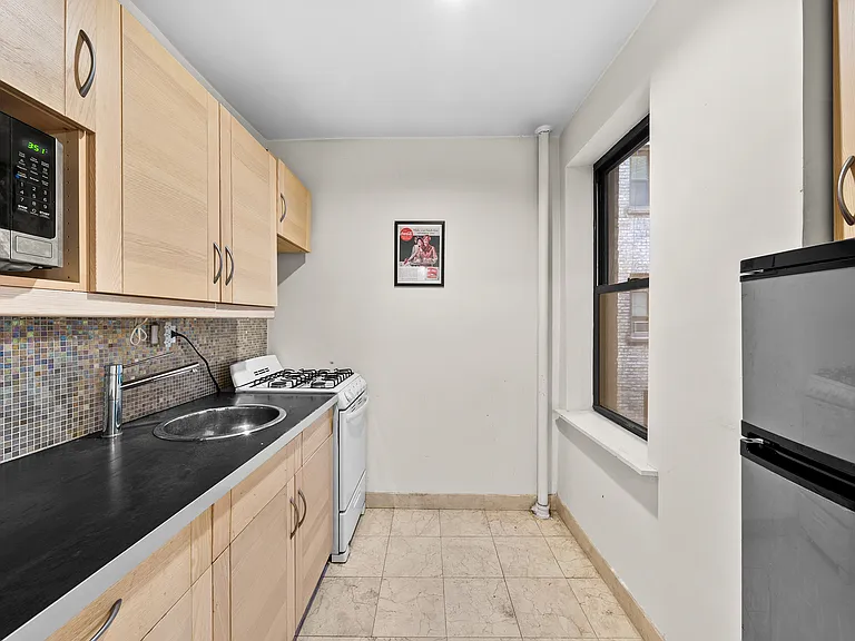 300 W 72nd St #1A — Photo 5