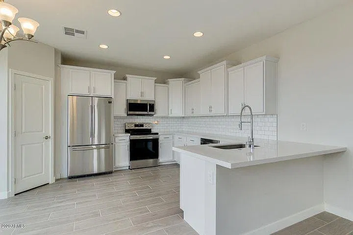 3 bed, 2.5 bath, 1710 sqft, $2,345 — Photo 4