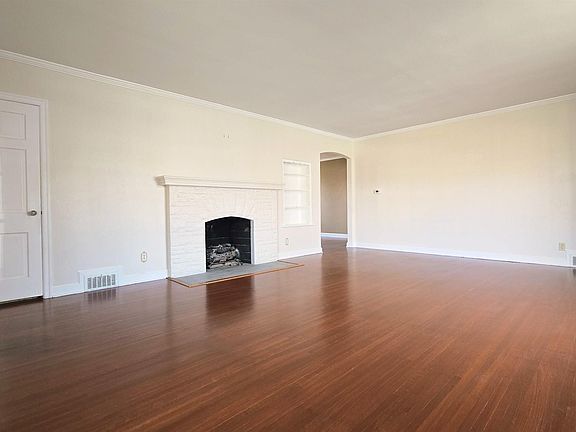 4th image of 402 S Lincoln Park Dr