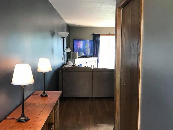 4th image of 517 36th Ave W