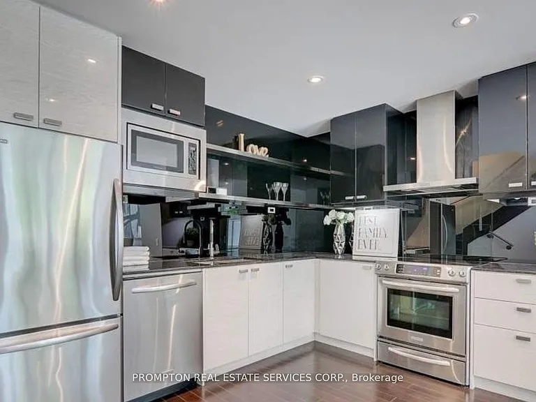 121 McMahon Dr #Townhouse 10 — Photo 2