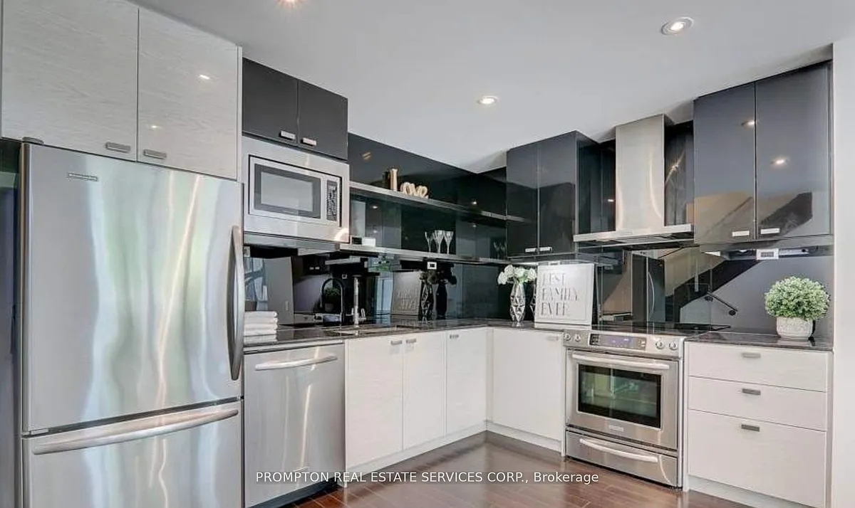 Building Photo - 121 McMahon Dr #Townhouse 10