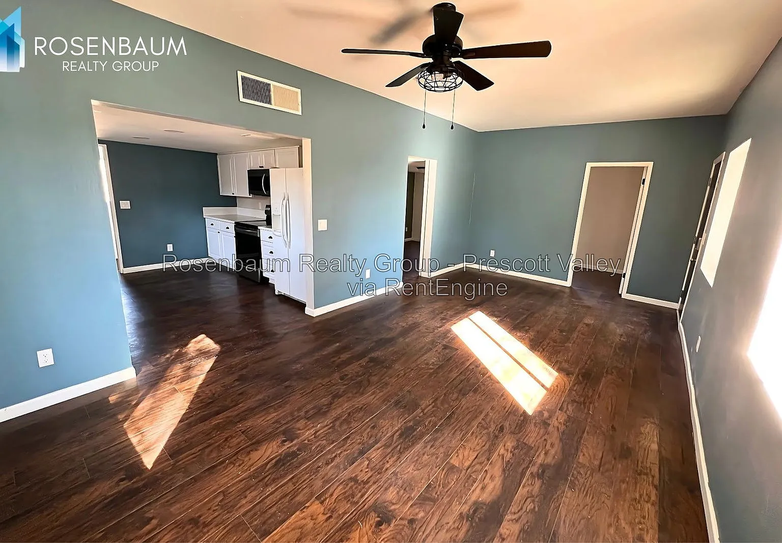 2 bed, 1.5 bath, 1124 sqft, $1,499 — Photo 3