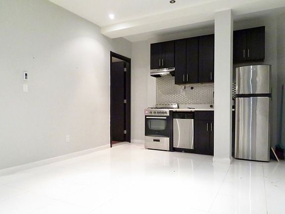 4th image of 320 Manhattan Ave APT 45