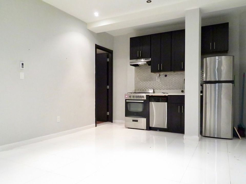 1st image of 320 Manhattan Ave #405