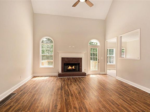 3rd image of 184 Ashley Dr