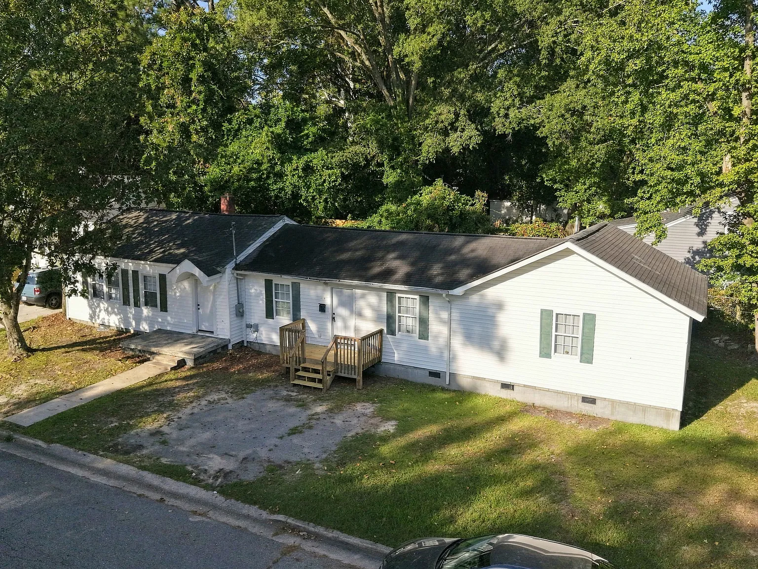 4 bed, 3.5 bath, 1548 sqft, $2,400 — Photo 2