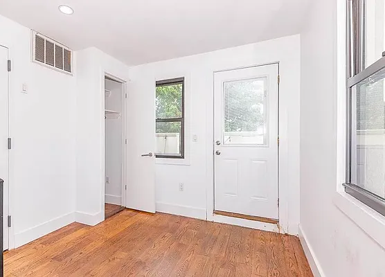 Rented by Cityside Rentals Corp | media 11