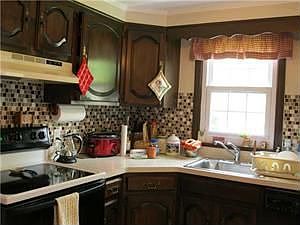 5th image of 78 Keats Ave