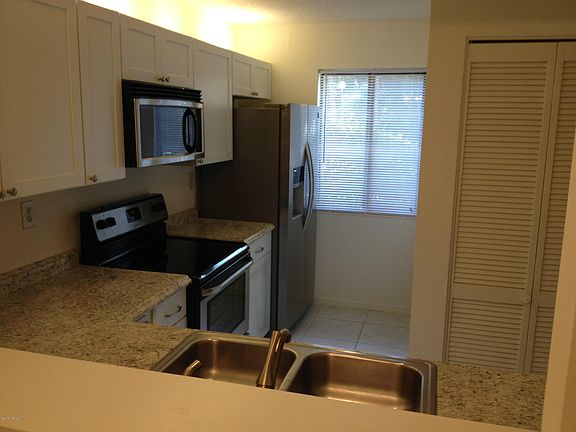 4th image of 7701 Baymeadows Circle W #1076