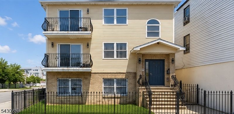 1st image of 272-274 Orange St