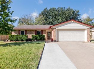 7525 Oak Ridge Dr, Fort Worth, TX 76182