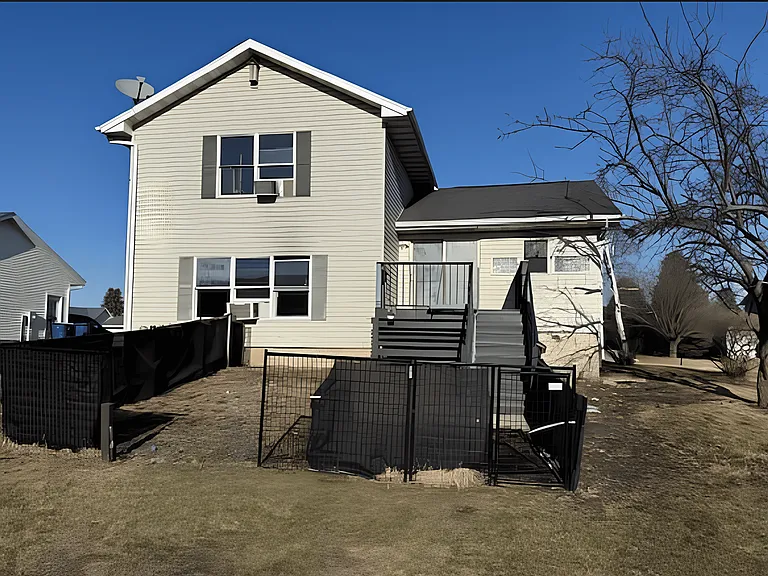 115 Heather Ln — Photo 2