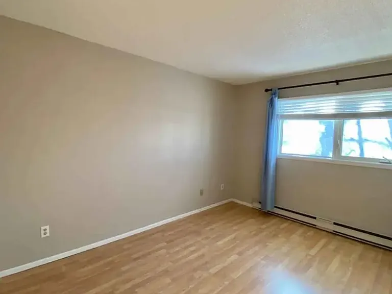 486 Kenaston Blvd #8 — Photo 3