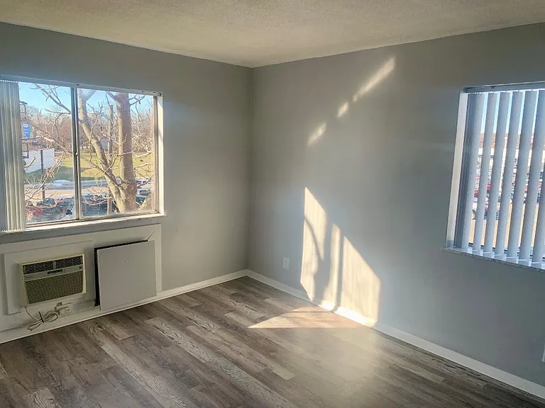 727 W Riverview Ave #405 — Photo 13