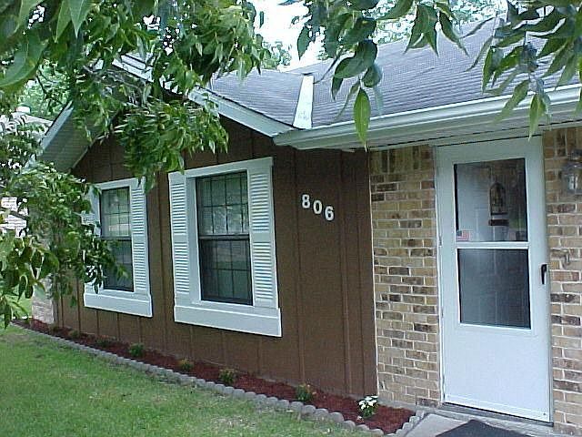 1st image of 806 Hillside Dr
