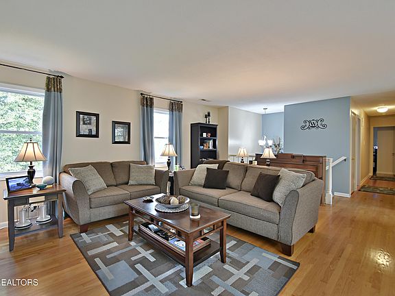 3rd image of 509 E Meadecrest Dr