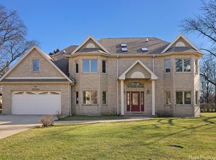 1413 Huntington Dr, Glenview, IL 60025