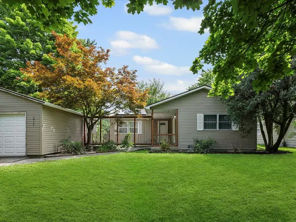 1912 Scottsdale Dr, Champaign, IL 61821