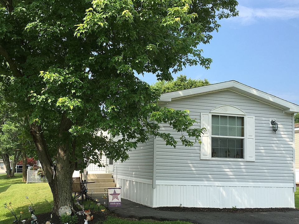 1st image of 187 Lexington Dr