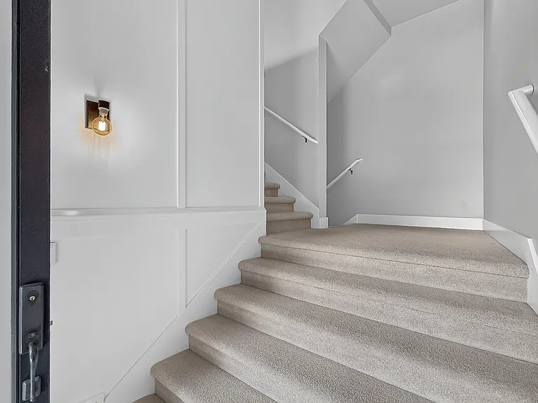 1078 NE High St — Photo 30