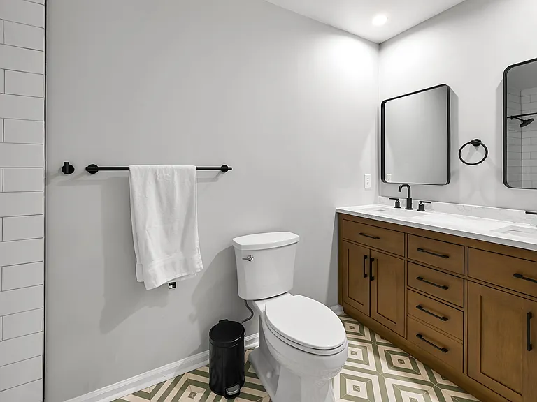 Main floor ensuite bath