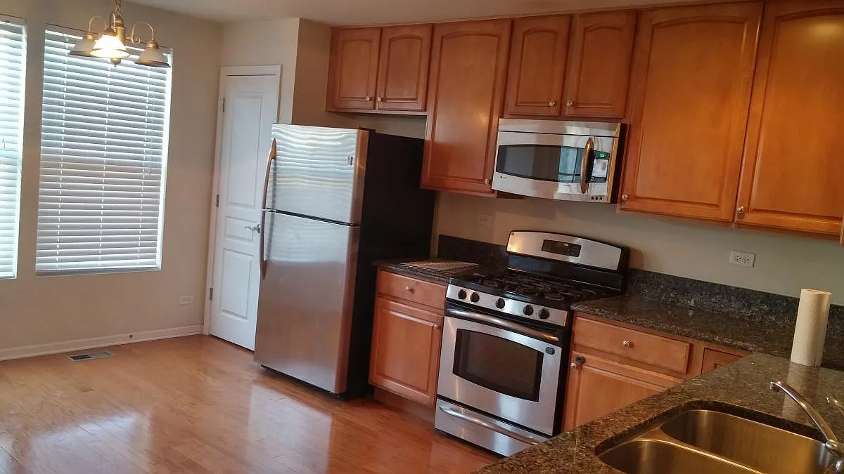 3 bed, 2.5 bath, 2100 sqft, $2,850 — Photo 1