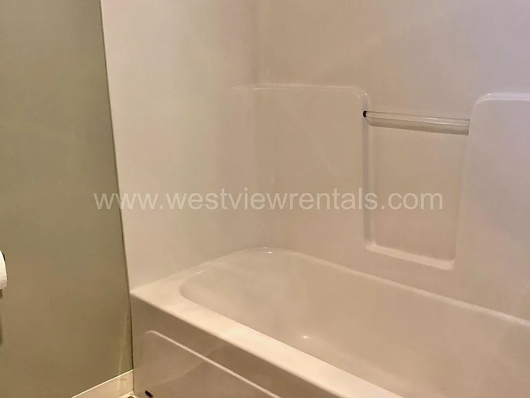 200 E Maple St — Photo 33