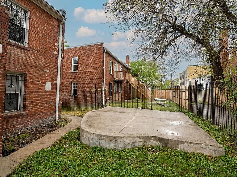 351 Parkland Pl SE — Photo 16