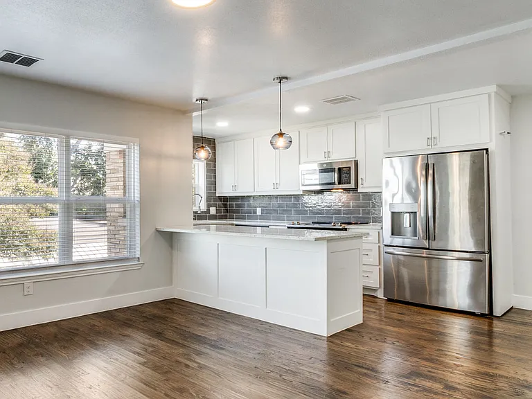 4620 E Side Ave — Photo 8