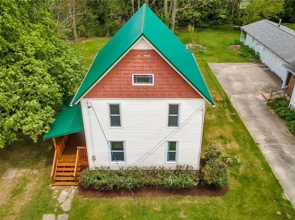 8 Goodrich St, Ripley, NY 14775