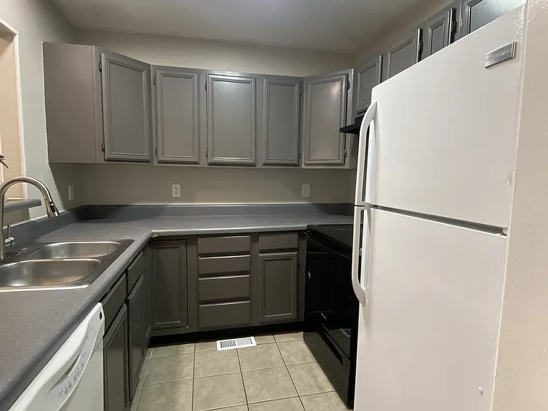 145 Viking Dr #15-1 — Photo 5