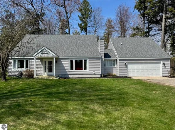 1116 Margo St, Tawas City, MI 48763