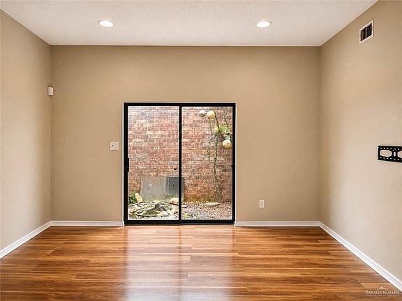 3rd image of 900 N 36th St