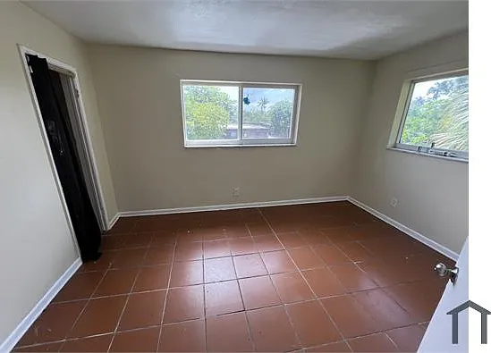 800 NW 11th Ave #5 — Photo 5