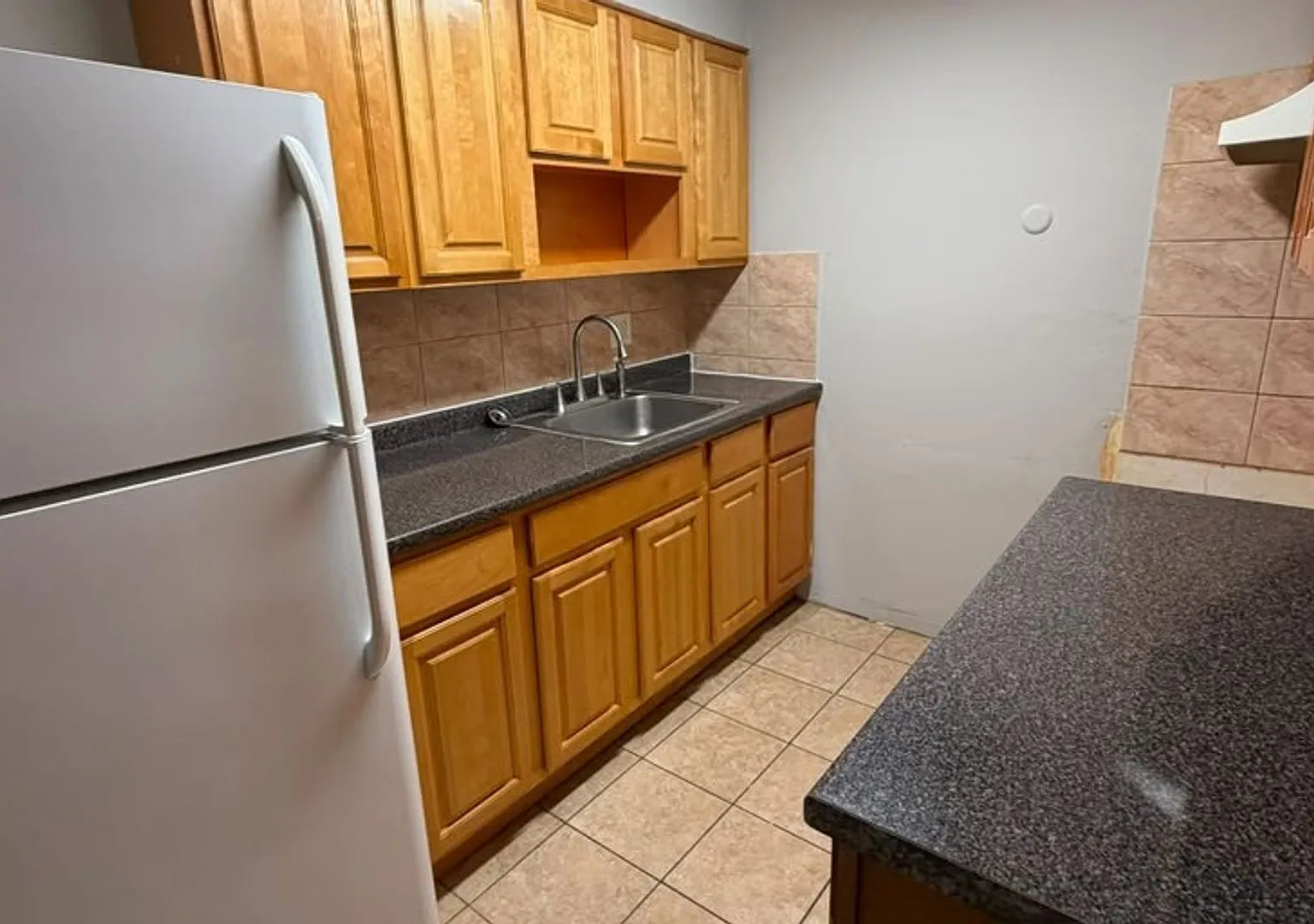 Majestic Court Apartments — Photo 3