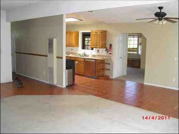 3rd image of 734 Hemlock Ave