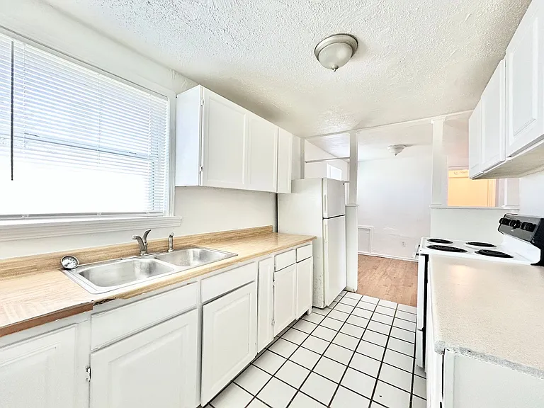 1700 Karen Dr — Photo 10