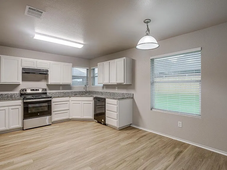 2616 Castle Rd — Photo 2