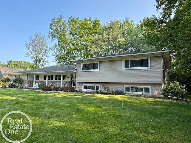 4 bed, 2.5 bath, 3217 sqft, $4,800 — Photo 3