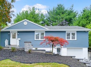16 Harding Ct, Park Ridge, NJ 07656