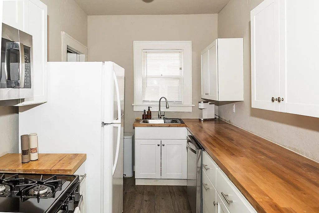 305 Northwest 25th Street - 1 — Photo 2