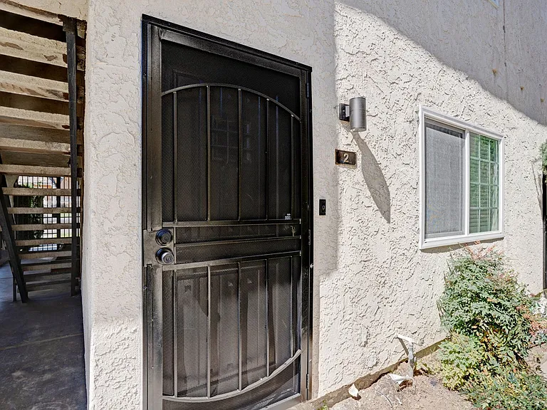 124-126 S Marengo Ave — Photo 22