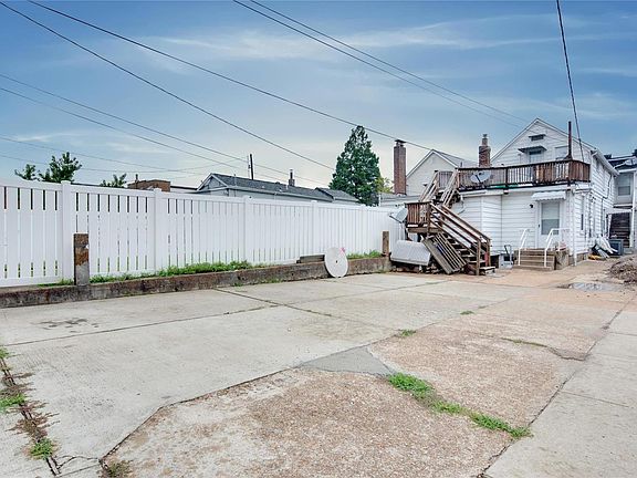 3rd image of 5128R Daggett Ave