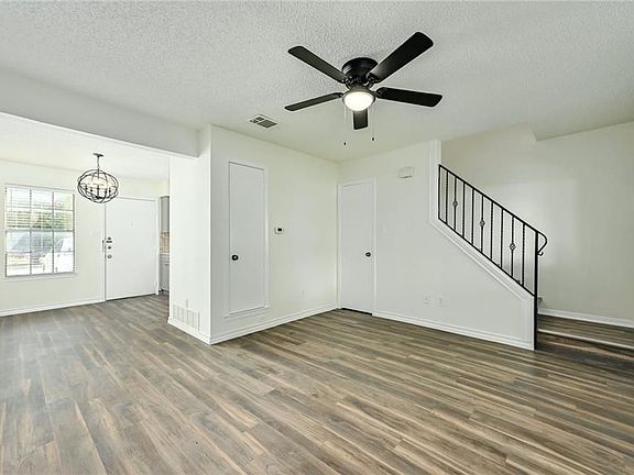 4th image of 204 Northwest Dr #E