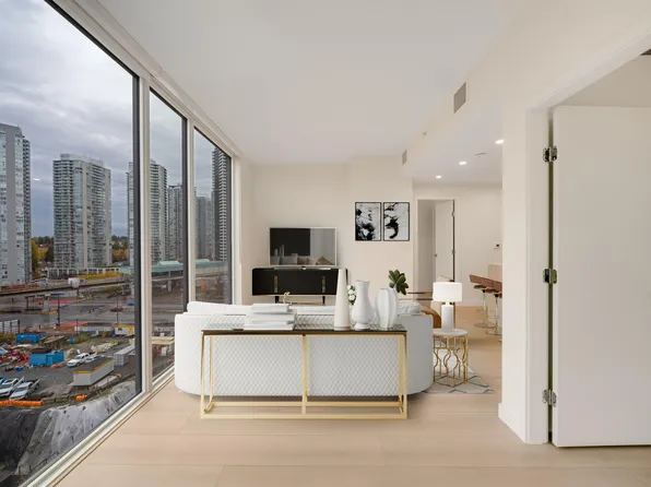 13573 98a Ave #808, Surrey, BC V3T 1C2