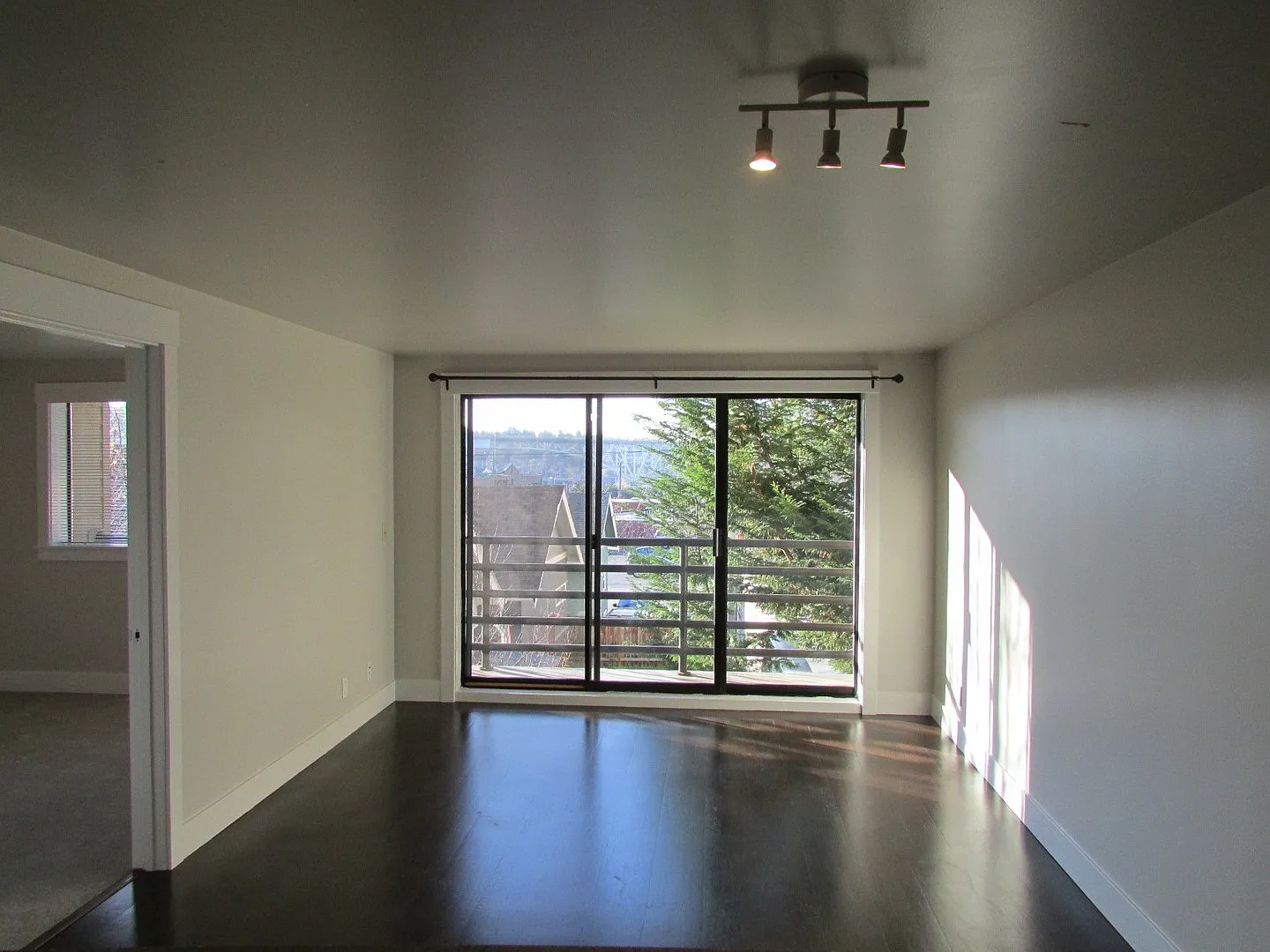 Wonderful 2/1 View Condo in Wallingford/Fremont — Photo 1