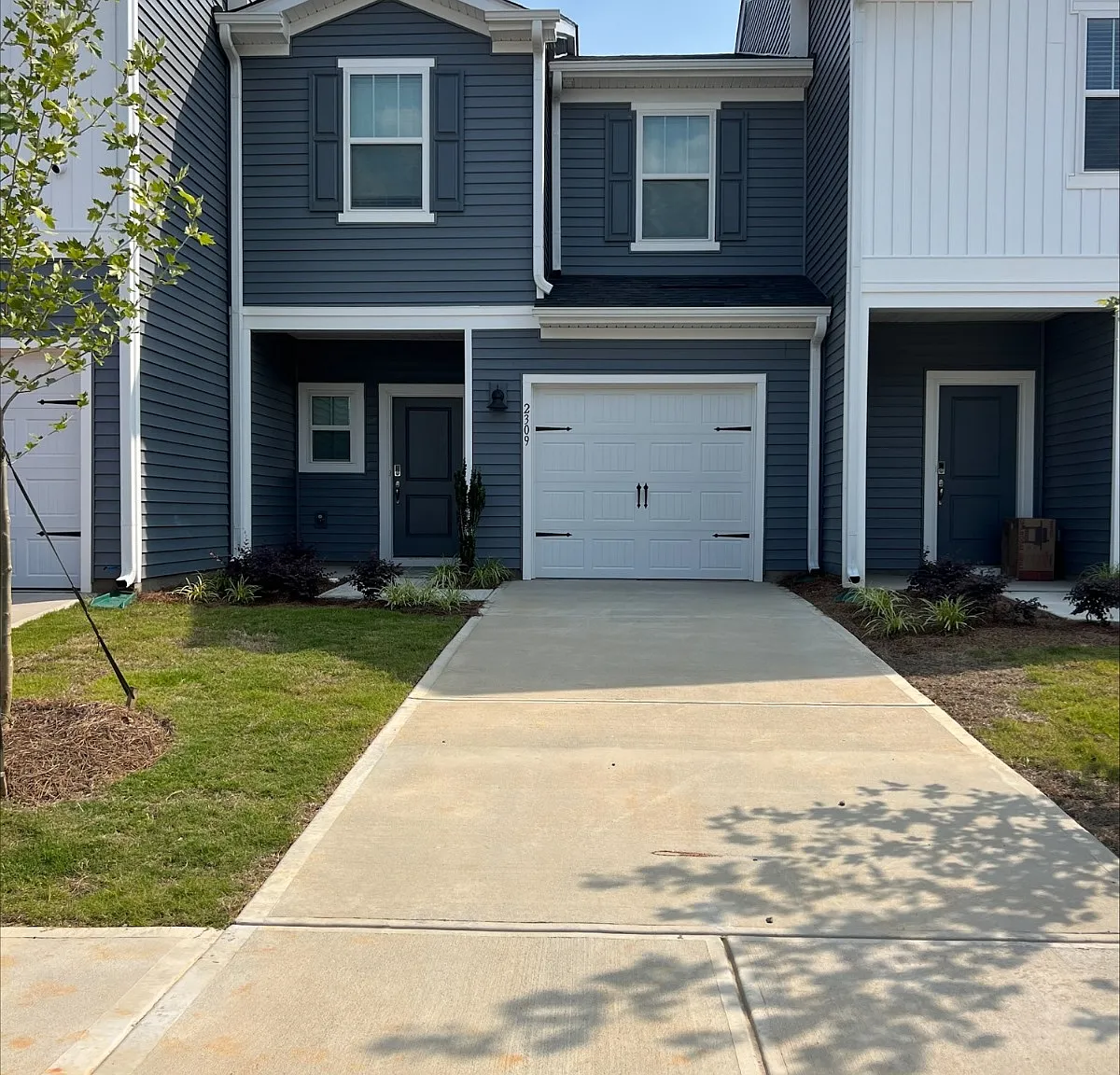 3 bed, 2.5 bath, 1400 sqft, $1,950 — Photo 1