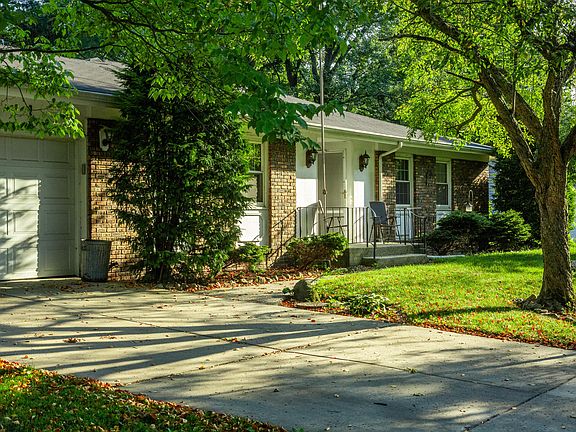 3rd image of 6291 Lakewood Ave