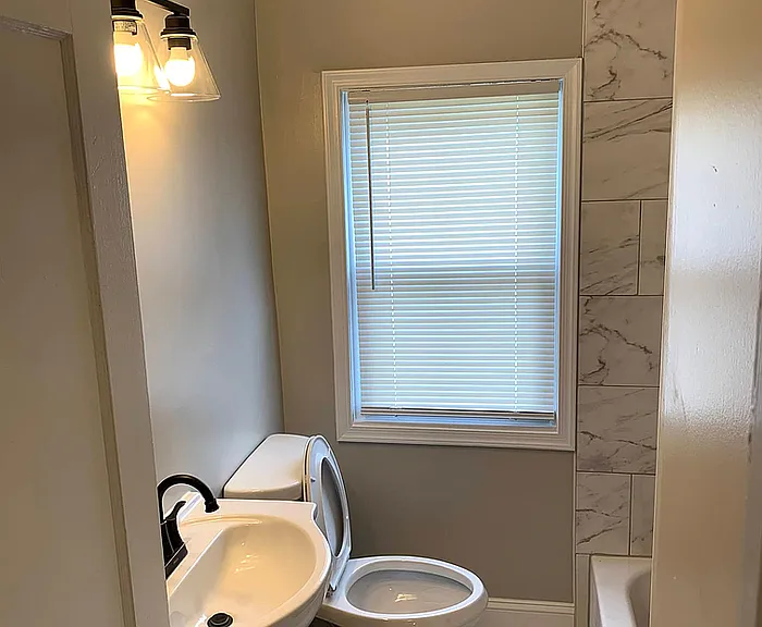 5599 The Alameda — Photo 10